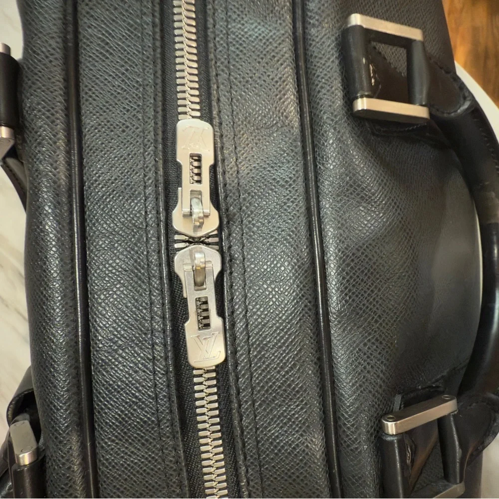 Louis Vuitton Taiga Kendall Leather Weekend Black Duffel Bag